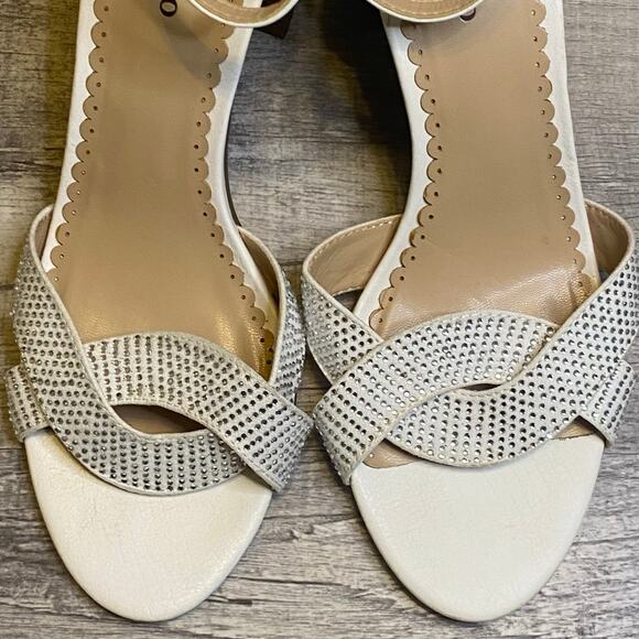 ZIGI SOHO Womens Garcelle Round Toe Block Heel Sandals Size 10 White - Picture 4 of 13